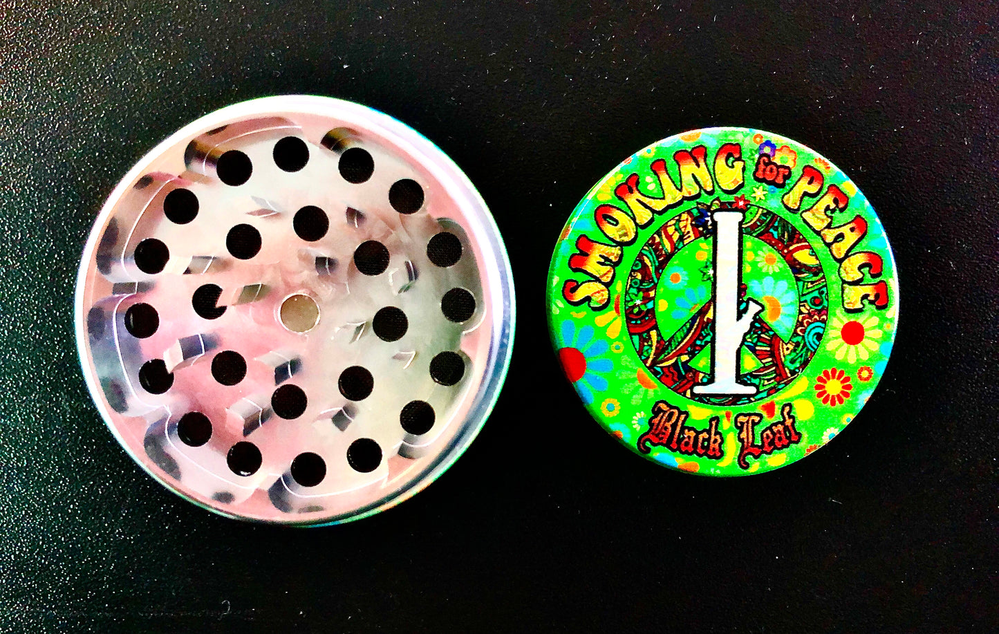 Grinder smoking for peace